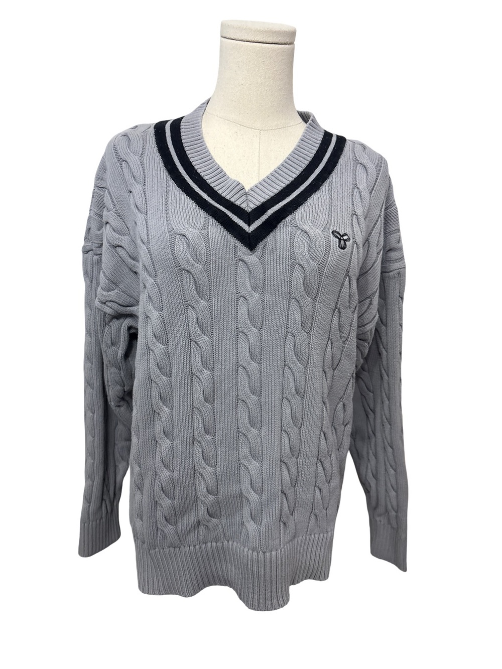 TNA Gray Cable Knit V-Neck Sweater with Contrast Trim - size M
